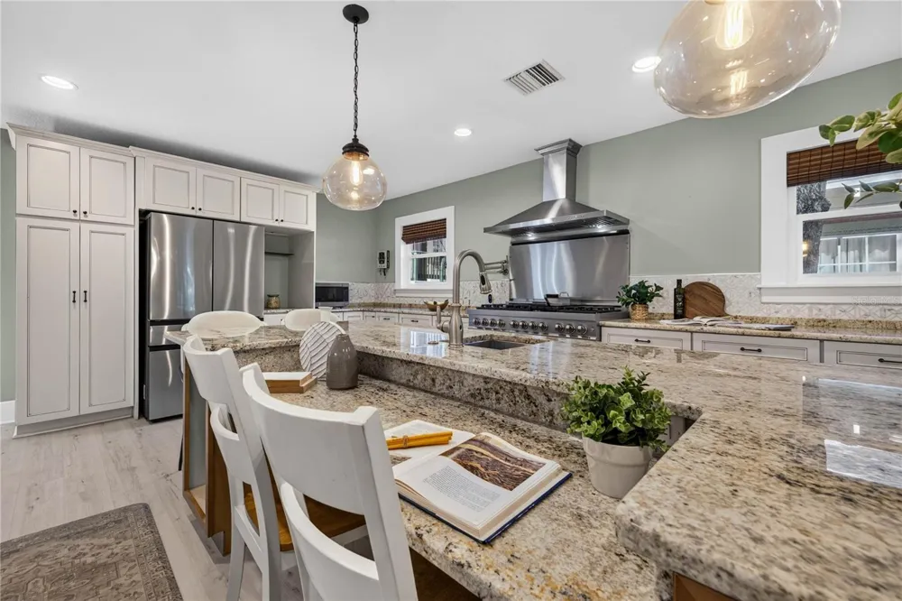 2545 2ND AVENUE St Petersburg, FL 33713