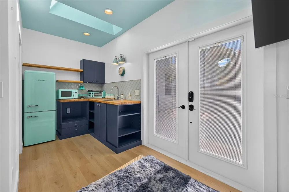 2545 2ND AVENUE St Petersburg, FL 33713