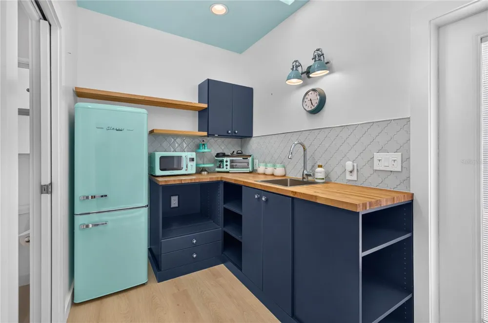 2545 2ND AVENUE St Petersburg, FL 33713