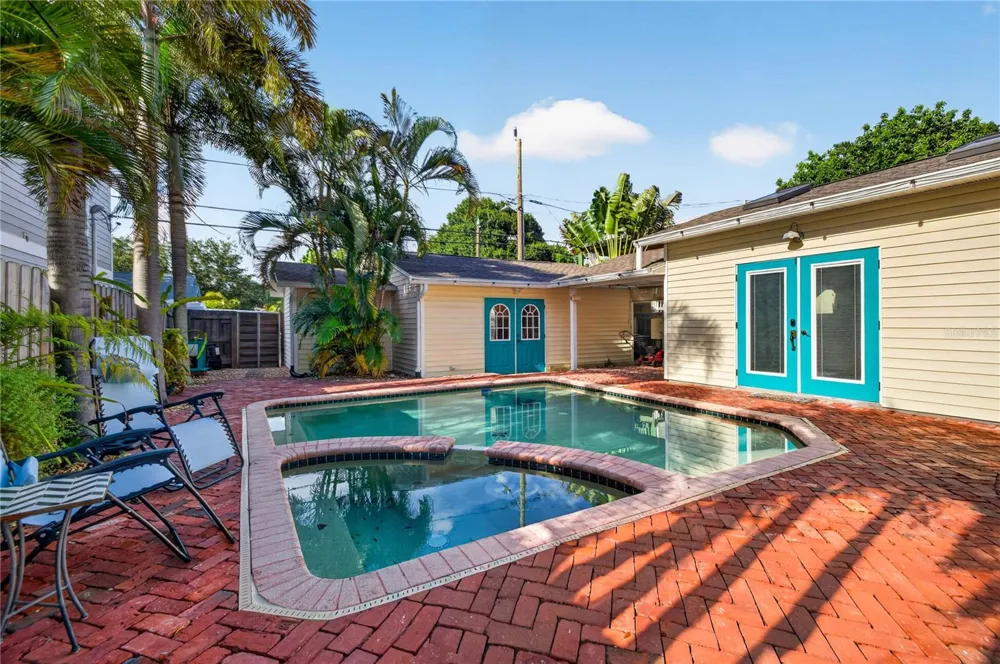 2545 2ND AVENUE St Petersburg, FL 33713