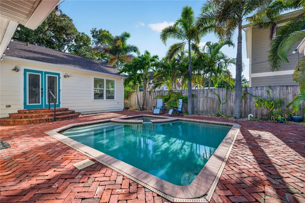 2545 2ND AVENUE St Petersburg, FL 33713