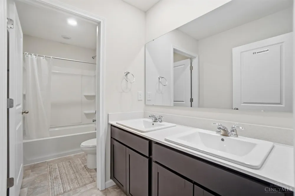 1716 Parkfield Way Goshen, OH 45122