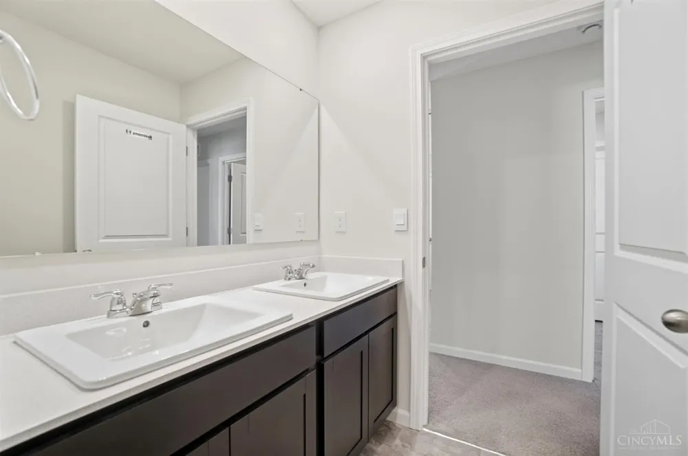 1716 Parkfield Way Goshen, OH 45122