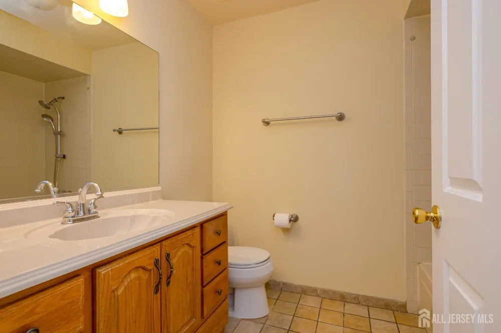 1005 Hidden Village Drive Perth Amboy, NJ 08861