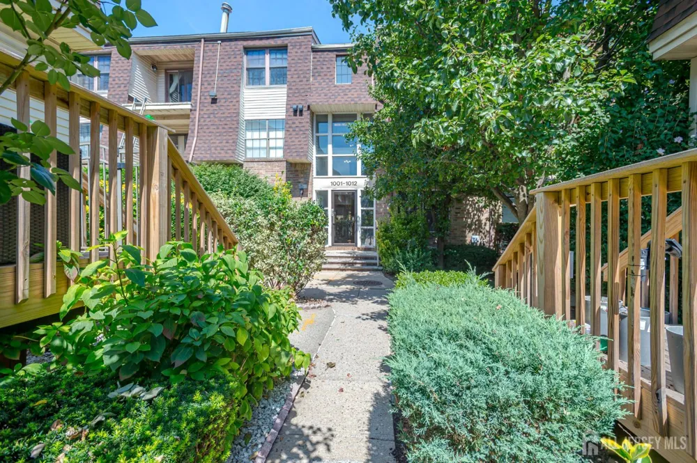 1005 Hidden Village Drive Perth Amboy, NJ 08861
