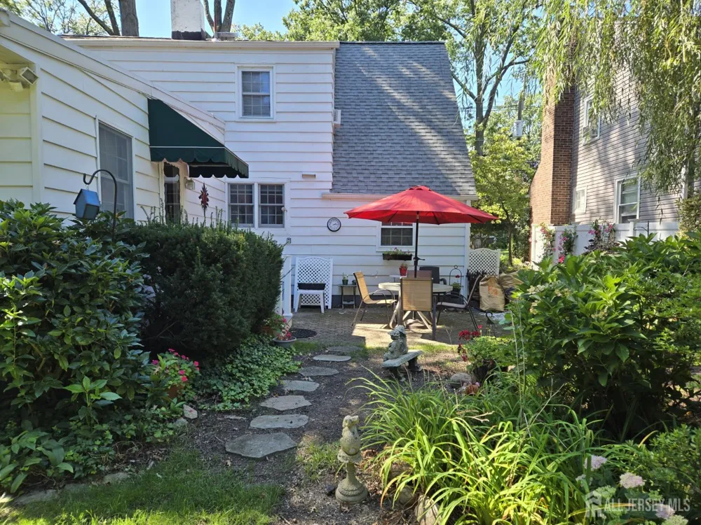 30 McCoy Avenue Metuchen, NJ 08840