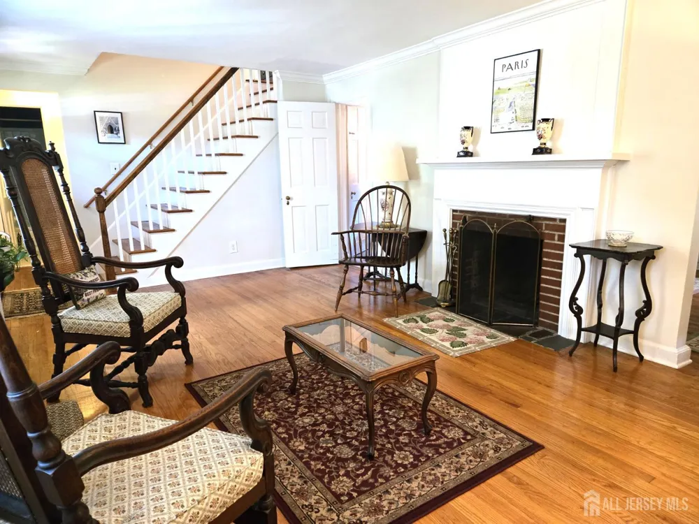 30 McCoy Avenue Metuchen, NJ 08840