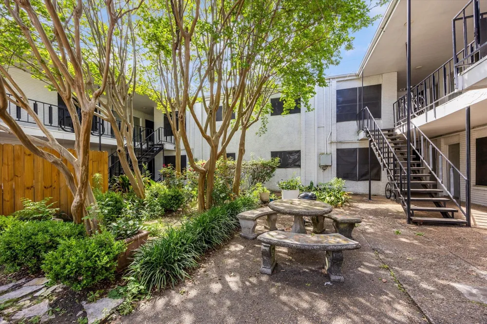 1645 W Main Street #11 Houston, TX 77006