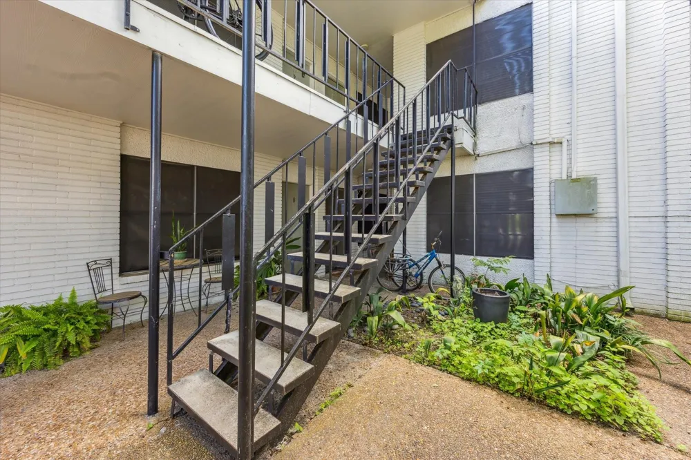 1645 W Main Street #11 Houston, TX 77006