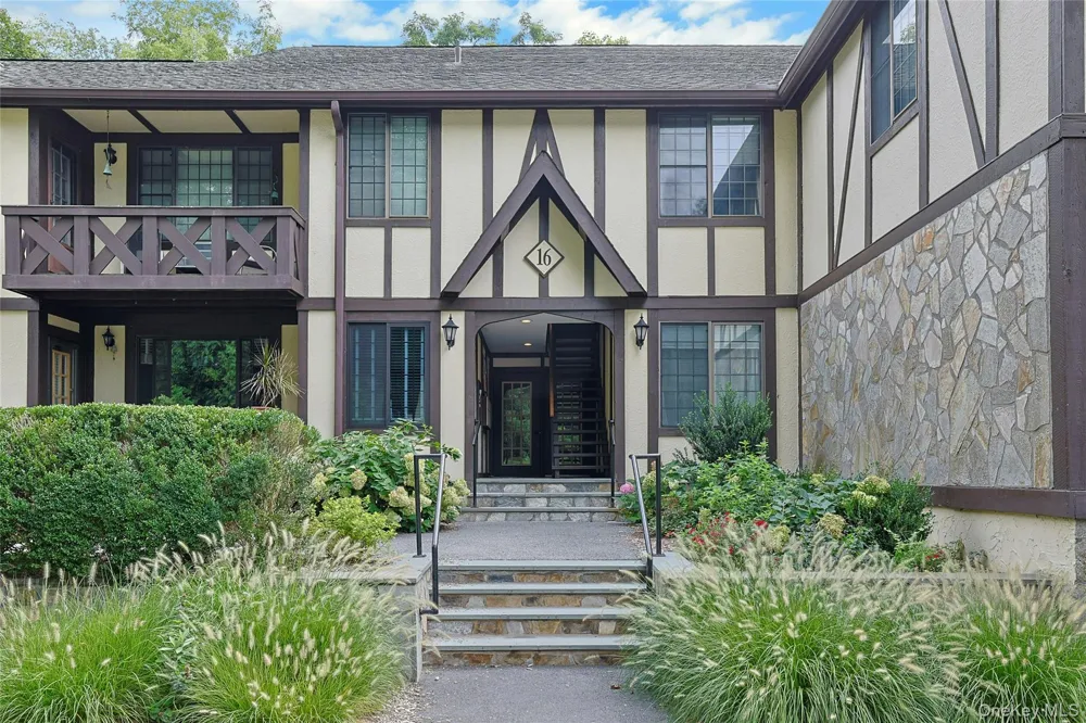 16 Foxwood Drive #8 Pleasantville, NY 10570