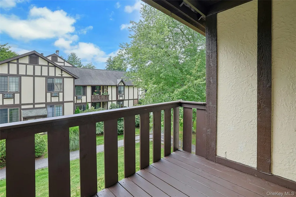 16 Foxwood Drive #8 Pleasantville, NY 10570