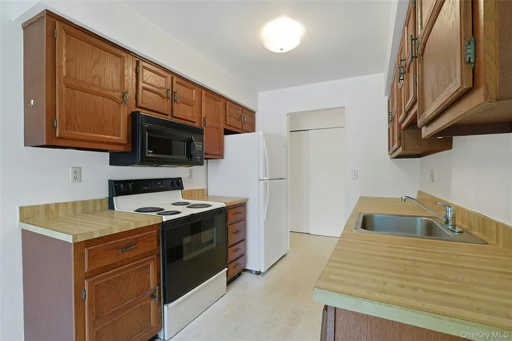 16 Foxwood Drive #8 Pleasantville, NY 10570