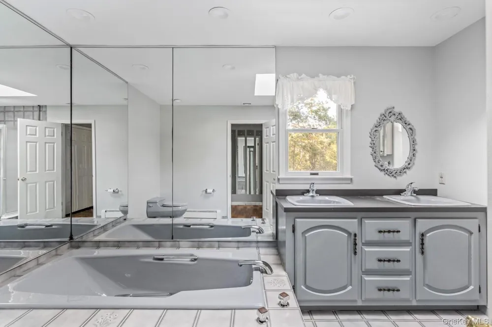 55 North Drive Manhasset, NY 11030