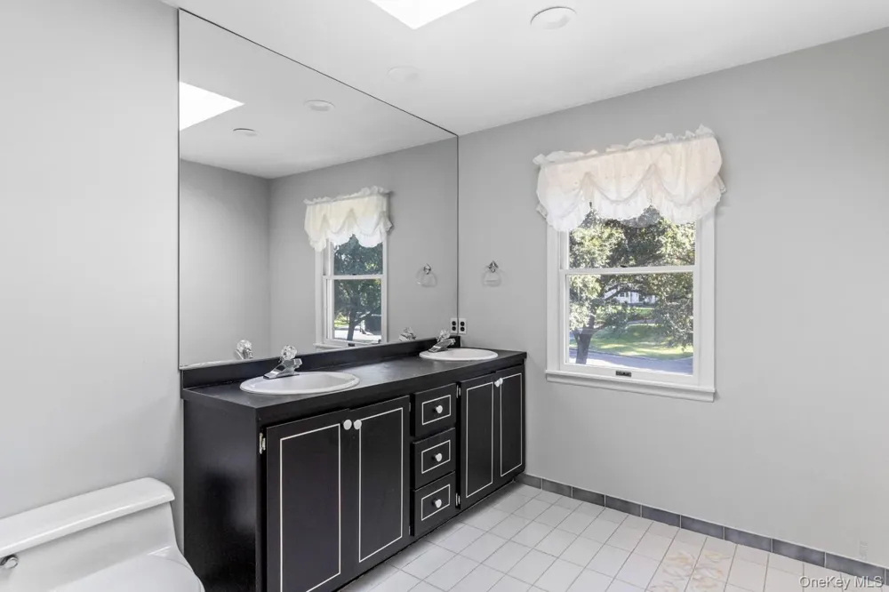 55 North Drive Manhasset, NY 11030
