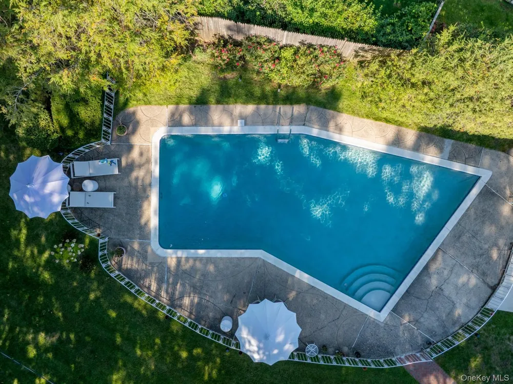 55 North Drive Manhasset, NY 11030
