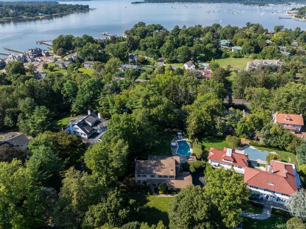 55 North Drive Manhasset, NY 11030
