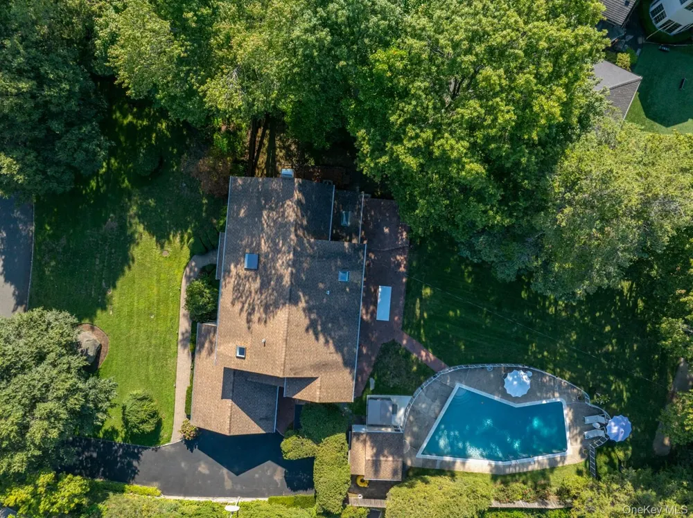 55 North Drive Manhasset, NY 11030