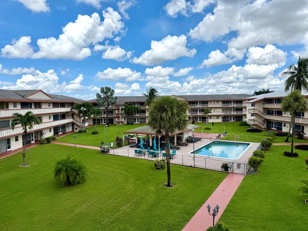 5300 WASHINGTON STREET #O124 Hollywood, FL 33021