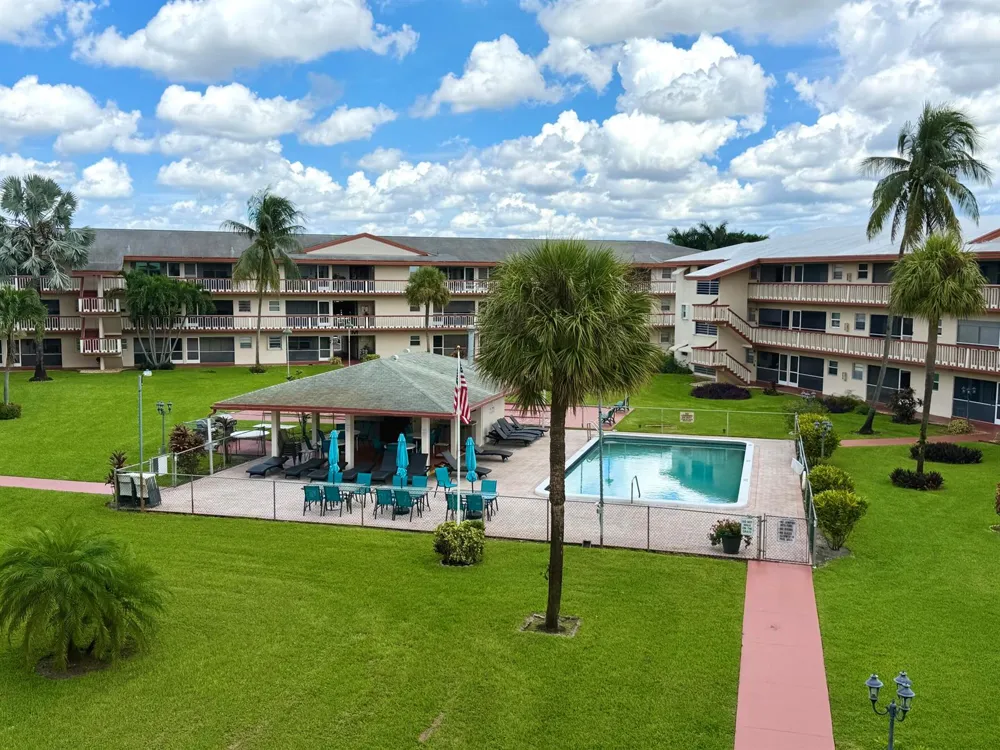 5300 WASHINGTON STREET #O124 Hollywood, FL 33021