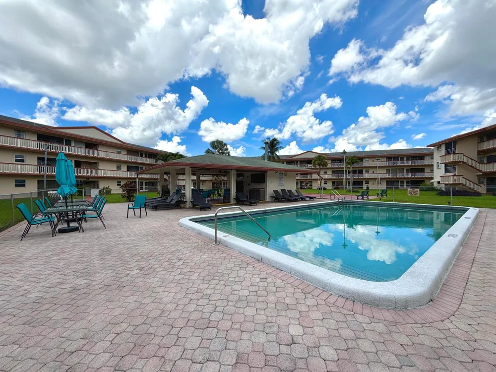 5300 WASHINGTON STREET #O124 Hollywood, FL 33021