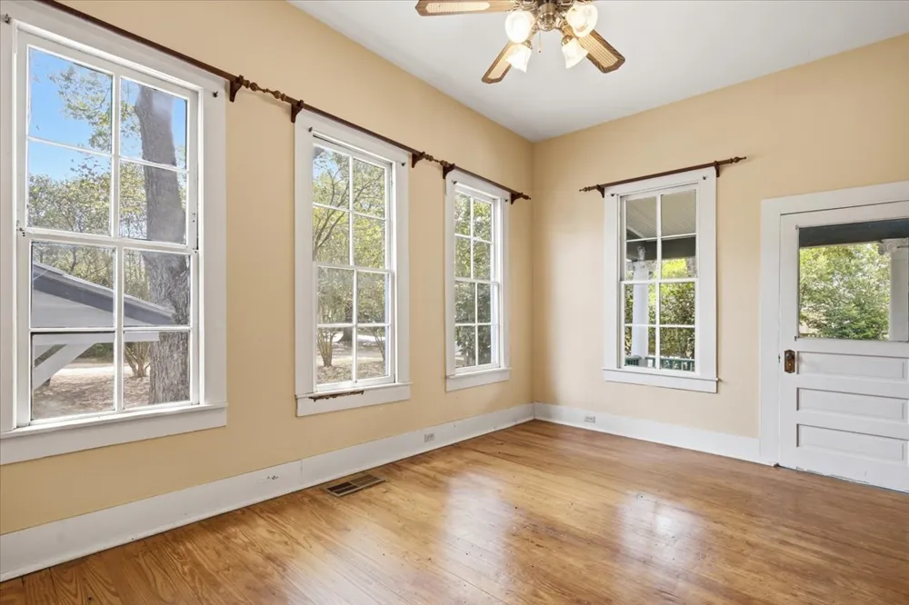 500 Ramona Street Smithville, TX 78957