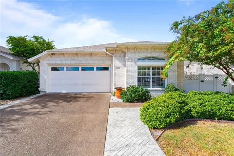 5805 English Ln