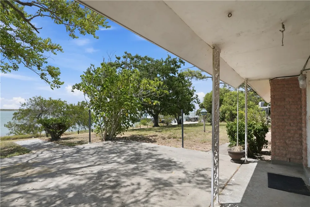 1358 Ocean Ingleside, TX 78362