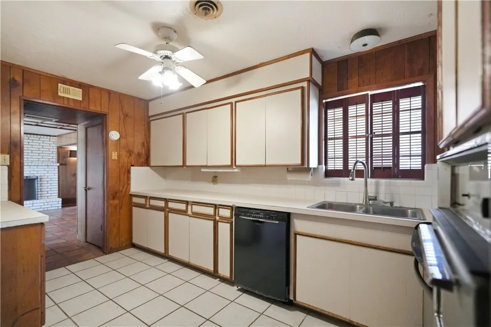 1358 Ocean Ingleside, TX 78362