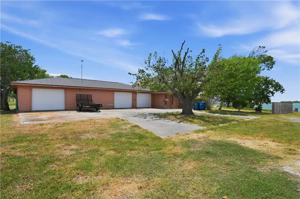 1358 Ocean Ingleside, TX 78362
