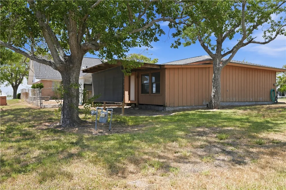 1358 Ocean Ingleside, TX 78362