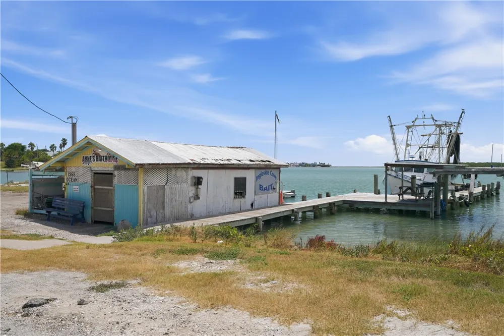 1358 Ocean Ingleside, TX 78362