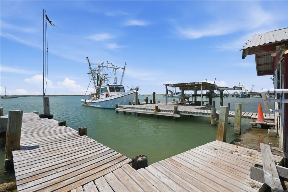 1358 Ocean Ingleside, TX 78362