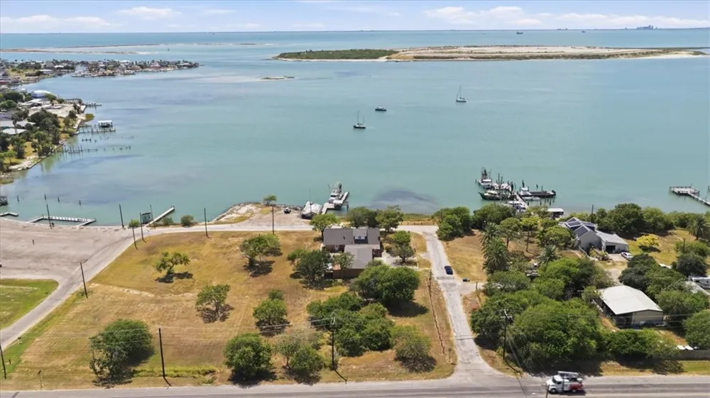 1358 Ocean Ingleside, TX 78362