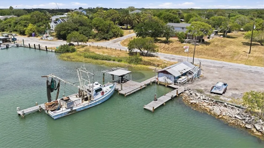 1358 Ocean Ingleside, TX 78362