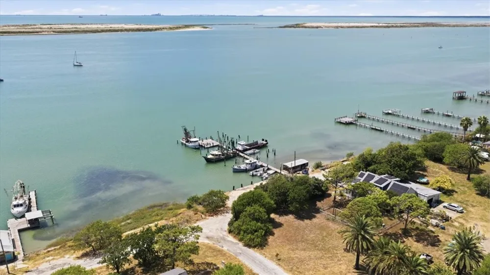 1358 Ocean Ingleside, TX 78362
