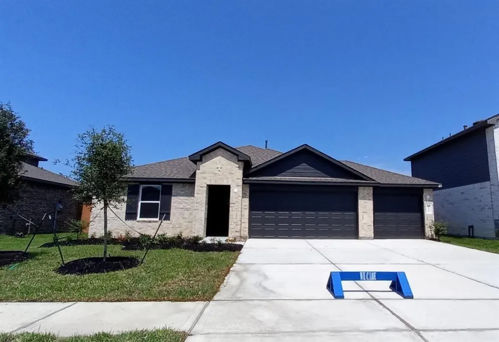 933 Neches Lane Dayton, TX 77535