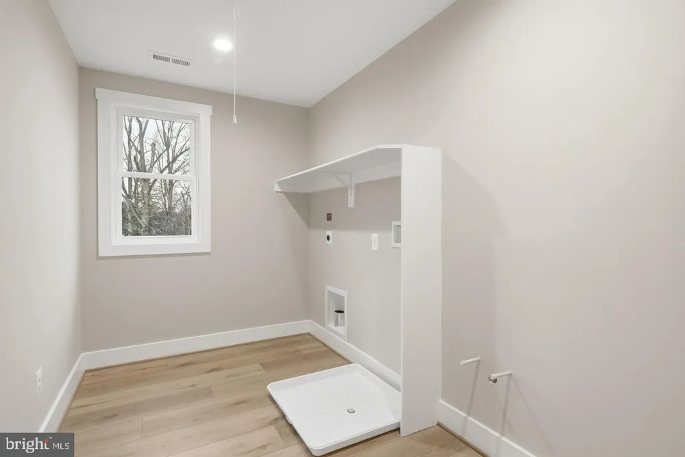 3410 BURROWS AVENUE Fairfax, VA 22030