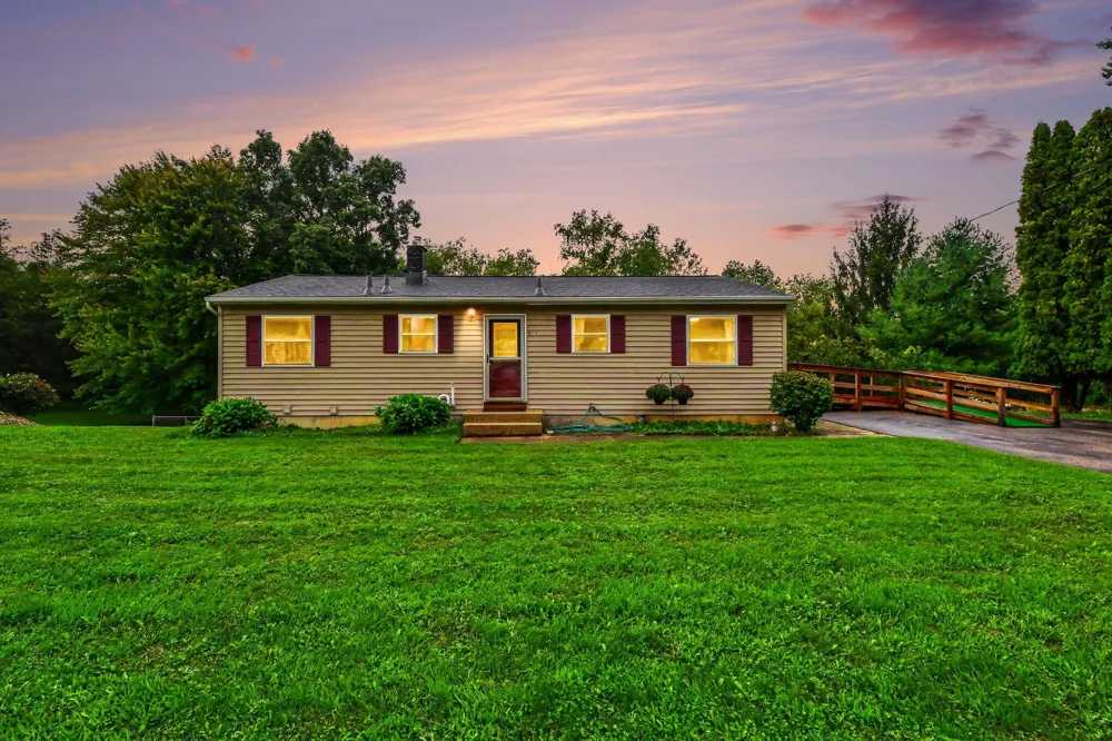 893 Maplehill Avenue SE Ada, MI 49301