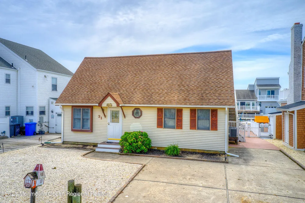 31 Peggy Lane Manahawkin, NJ 08050