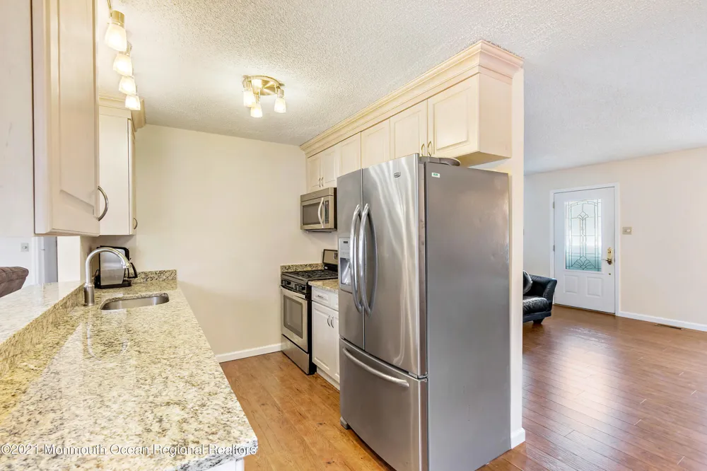 31 Peggy Lane Manahawkin, NJ 08050