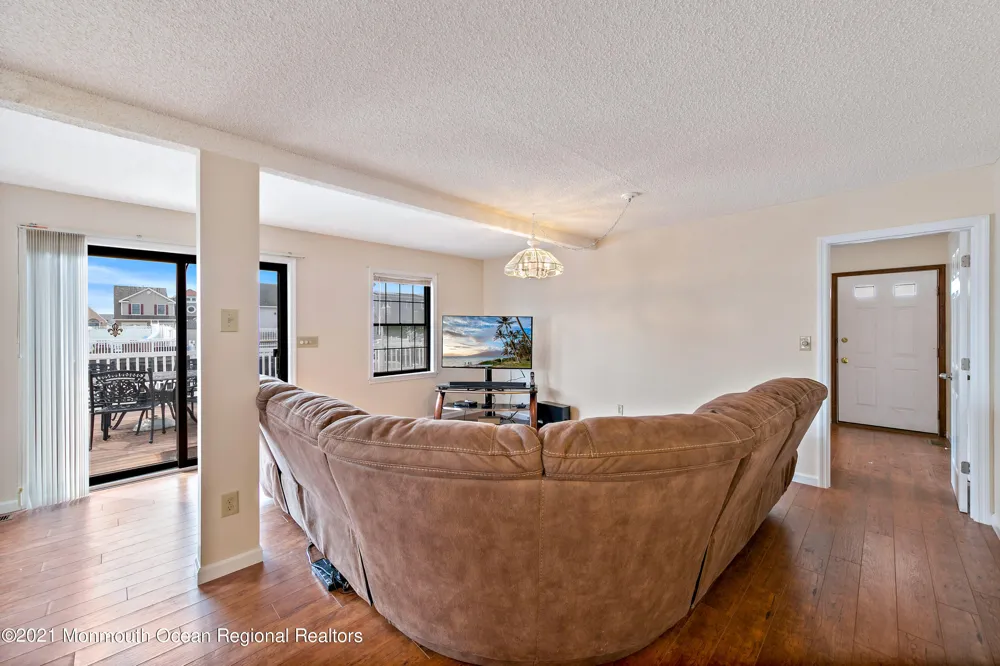 31 Peggy Lane Manahawkin, NJ 08050
