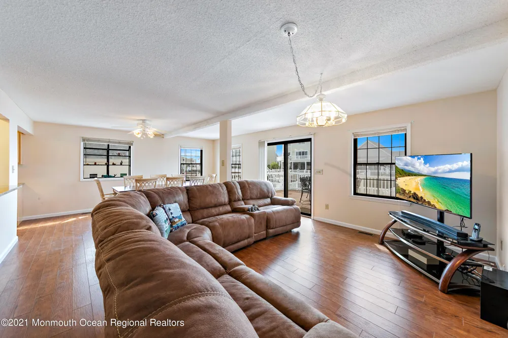 31 Peggy Lane Manahawkin, NJ 08050