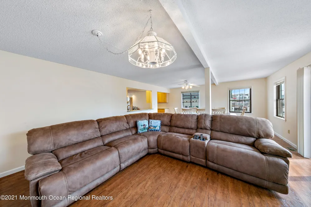 31 Peggy Lane Manahawkin, NJ 08050