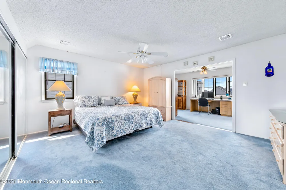 31 Peggy Lane Manahawkin, NJ 08050