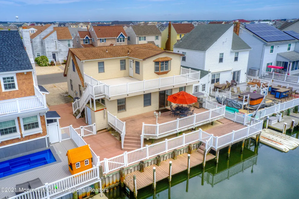 31 Peggy Lane Manahawkin, NJ 08050