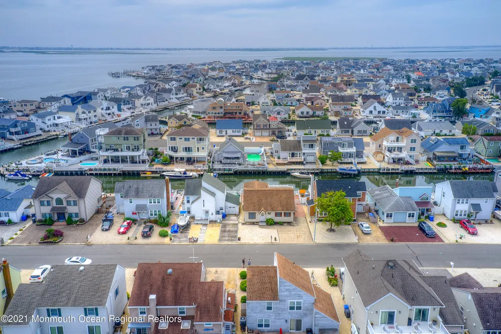 31 Peggy Lane Manahawkin, NJ 08050