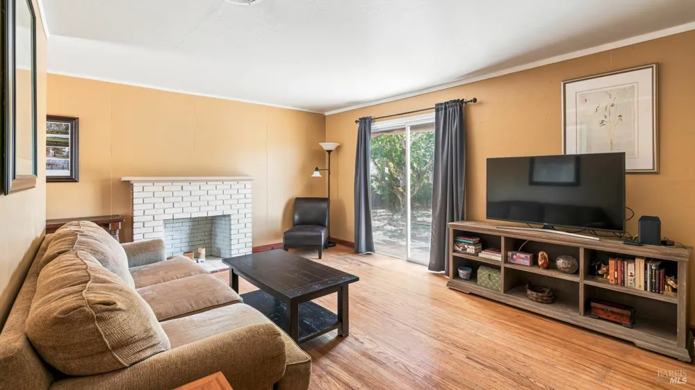 1239 Janet Way Santa Rosa, CA 95405