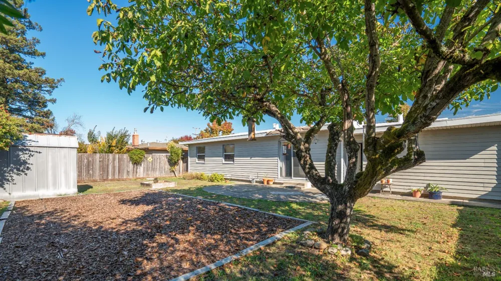 1239 Janet Way Santa Rosa, CA 95405
