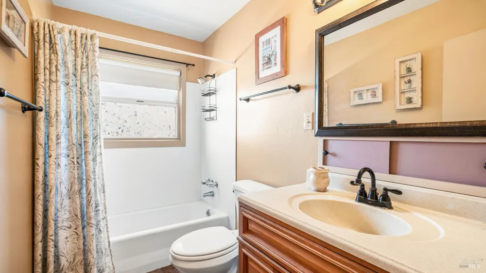 1239 Janet Way Santa Rosa, CA 95405