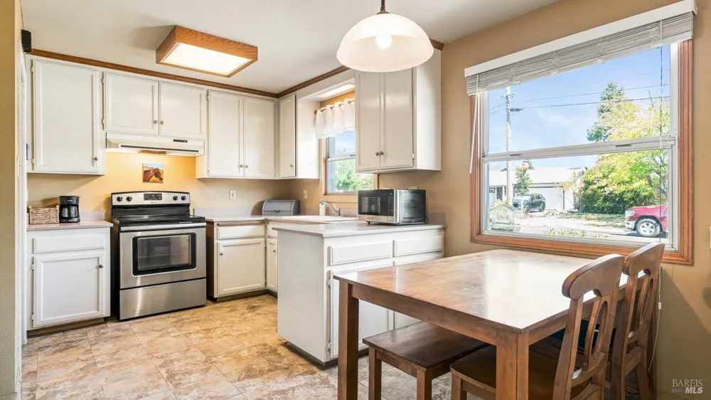 1239 Janet Way Santa Rosa, CA 95405